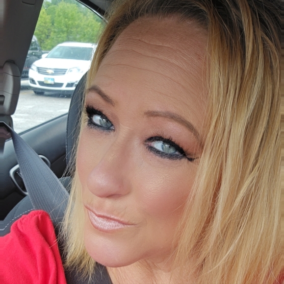 Meet your Posher, Charlene - Picture 2 of 2